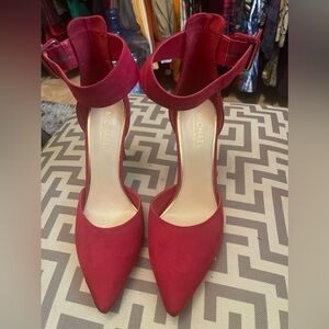 Red Pumps